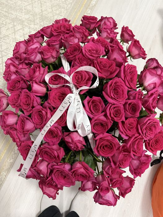 Продаётся Розы 80+шт + Корзина