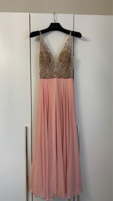 Платье бренда JVN by Jovani