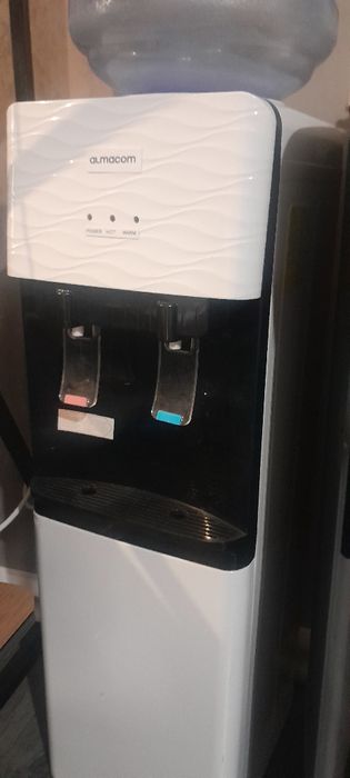 Кулер для воды  !  С ёмкостью  19 л.