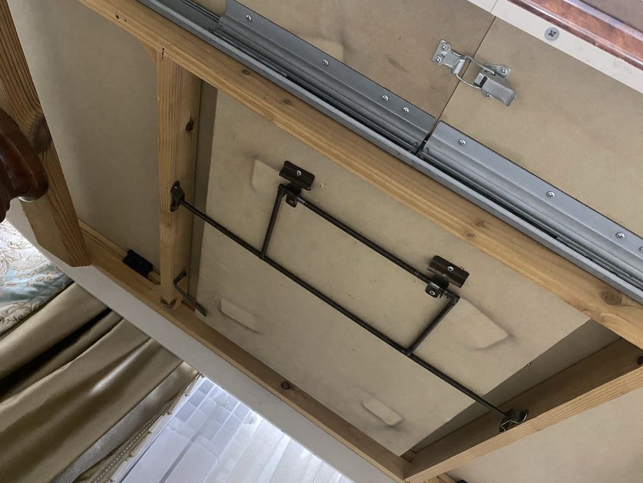 Стол  длят гостей