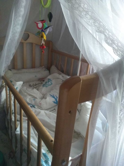 Детская кроватка деревянная