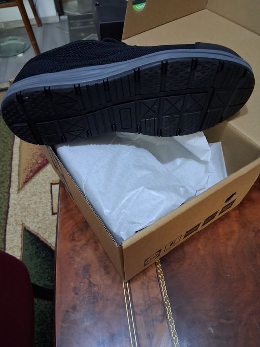 Papuci cu bot metalic