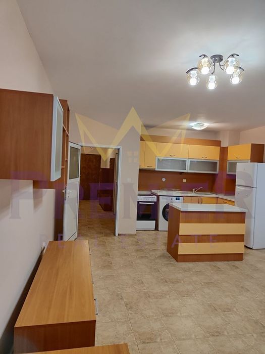 Отдава под наем 3-стаен в Нептун, 110 кв.м.