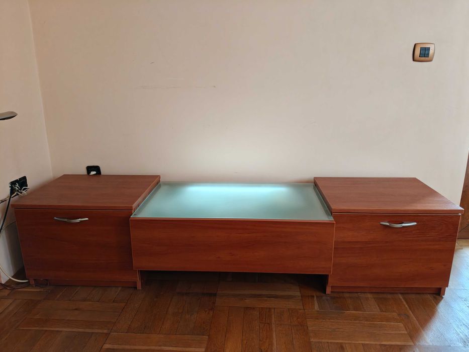 Светещ шкаф за дневна