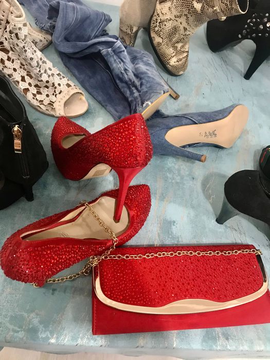 Cizme scurte, lungi, urgent