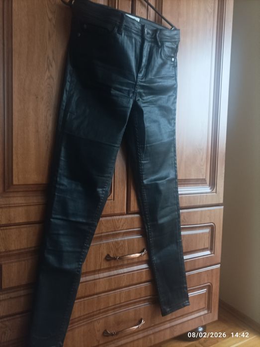 4 pantaloni efect piele