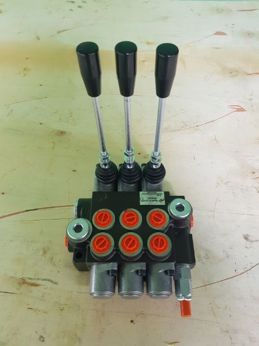 Distribuitor hidraulic P40 cu 1 , 2 sau 3 manete