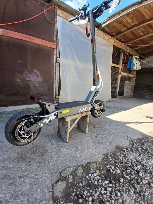 Vând trotineta electrica kukirin g2