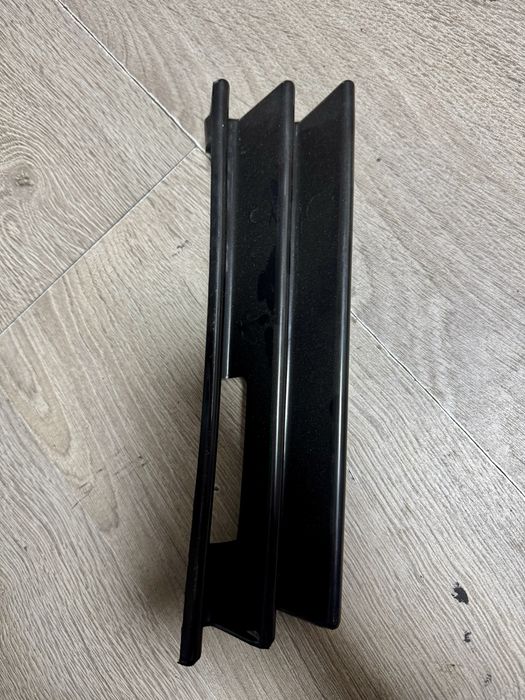 Grila stinga bara fata mercedes s-class w140