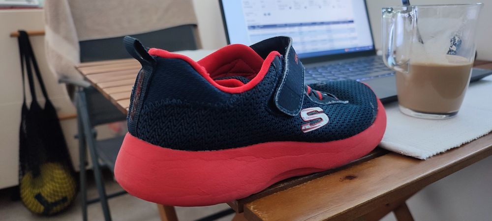 Adidasi Skechers mărimea 34 și 37