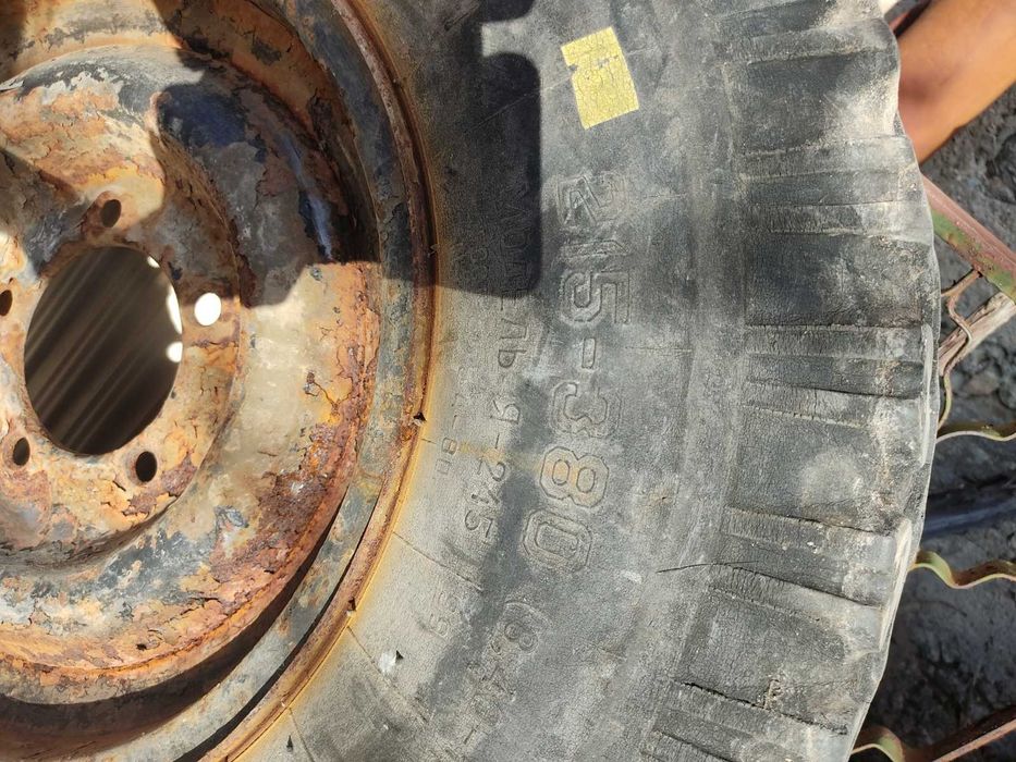 Продавам гуми със джанти за Уаз 235/75 15