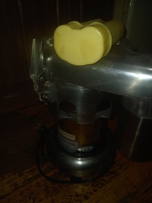 Соковыжималка профессиональная