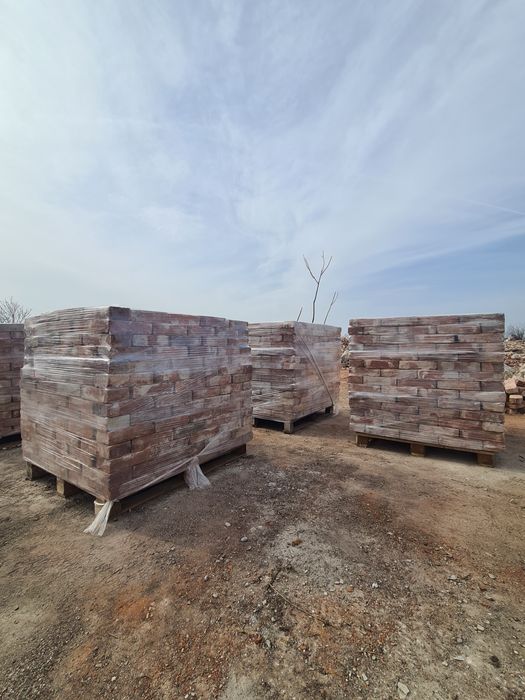 Cărămida rosie de presa plina din demolari