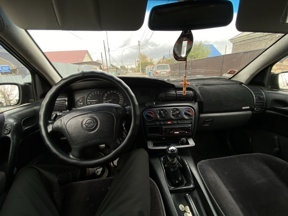 Opel Omega B 1994г. 2л 16кл, механика.