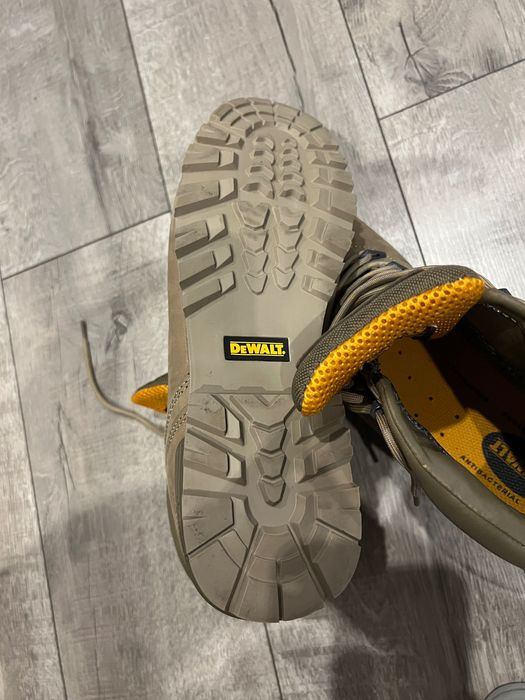 Работни обувки Dewalt 44 N