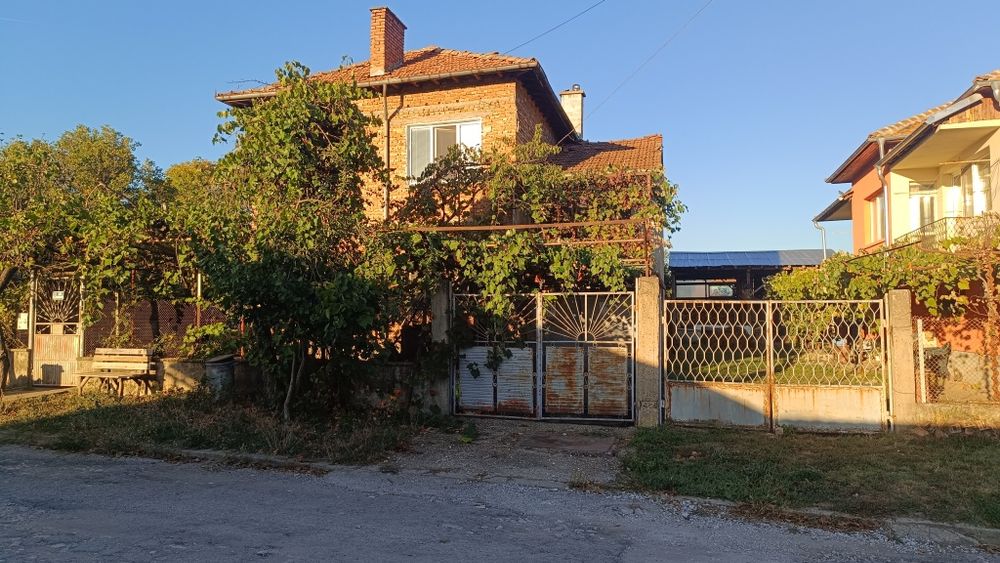 Продава, заменя  къща в град Дебелец Дебелец