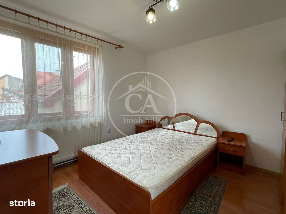 Casa de vânzare cu 8 camere de tip P+E+M in zona Rogerius, Oradea