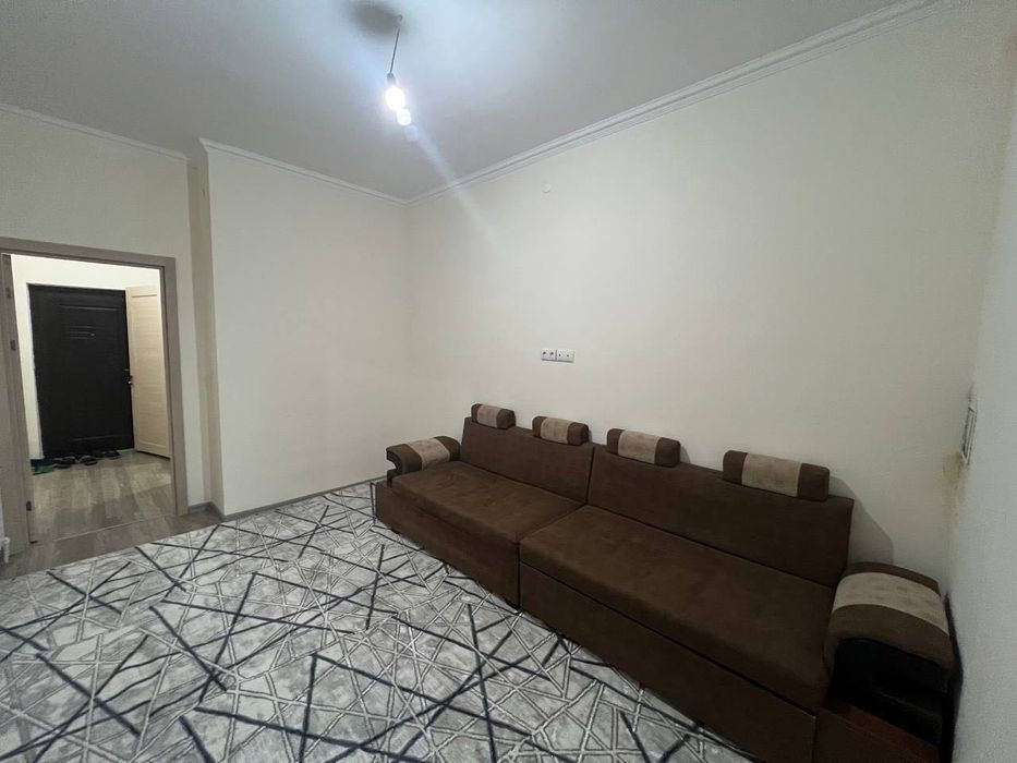 Сдается 2х комнатная квартира 
С обстановкой 
В горде Алмалыке