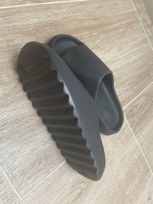 Slapi noi marimea 36/37