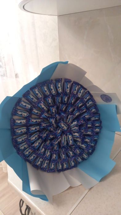 Букет из конфет и игрушек