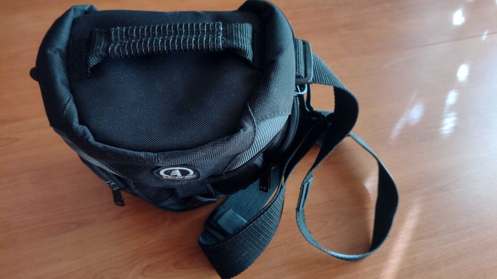 Cameră foto Fujifilm FinePix S9600, filtru anti-UV și geantă Tamrac