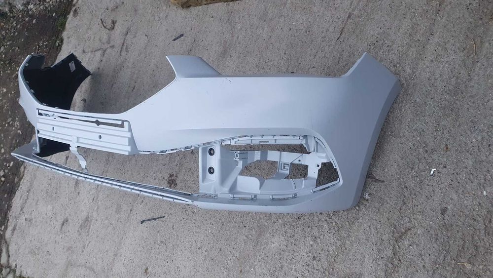 bara fata Leon 4 2020