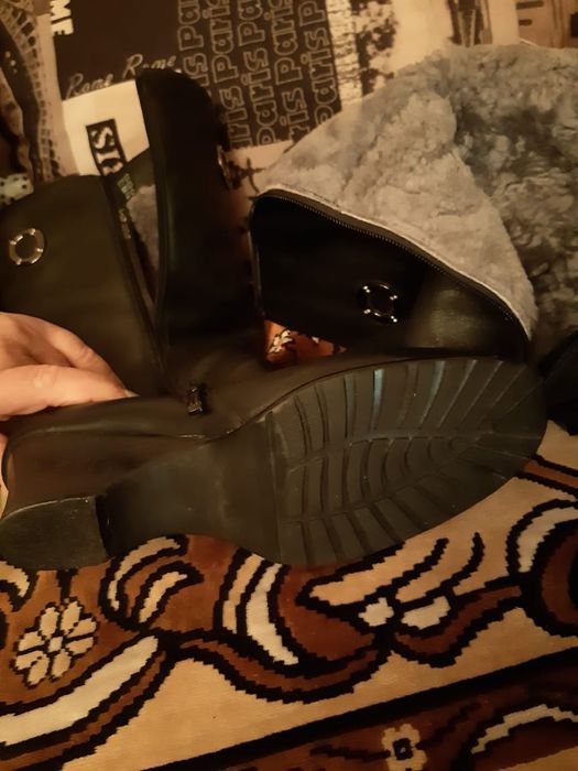 Продам женские сапоги