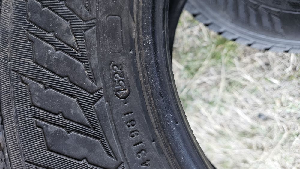 2бр гуми 215 65 16С дот 22 нокиан nokian