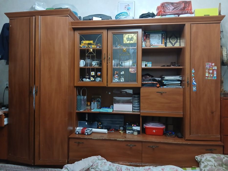 Продаю шкаф-сервант