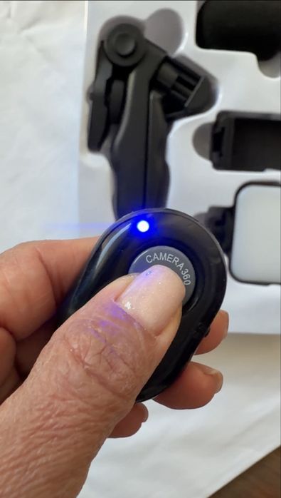 Trepied vlogging cu lumina LED si microfon AY-49, telecomanda Bluetooth - Nou