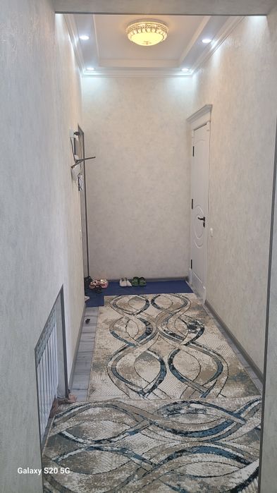 СРОЧНО !! ПРОДАЁТСЯ Квартира в Яшнабаде 75 кв/м 4x комнатная дубовой