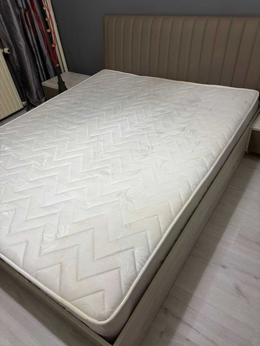 Спалня с шкафчета в супер състояние.