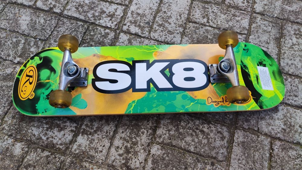 Vând skateboard ediție limitată