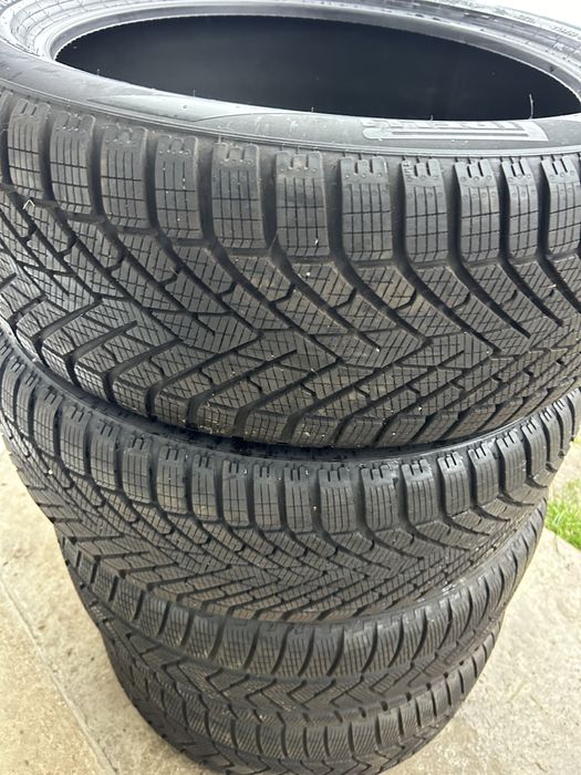 235 50 20 Pireli iarna dot 2024