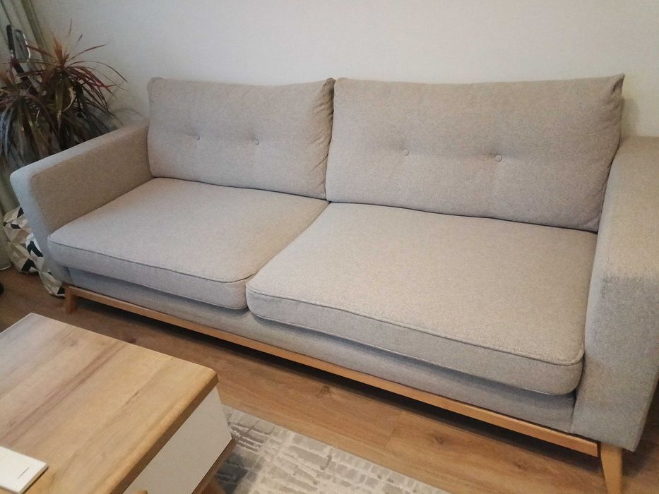 Диван за хол, с функция сън. Почти нов- в отлично състояние.