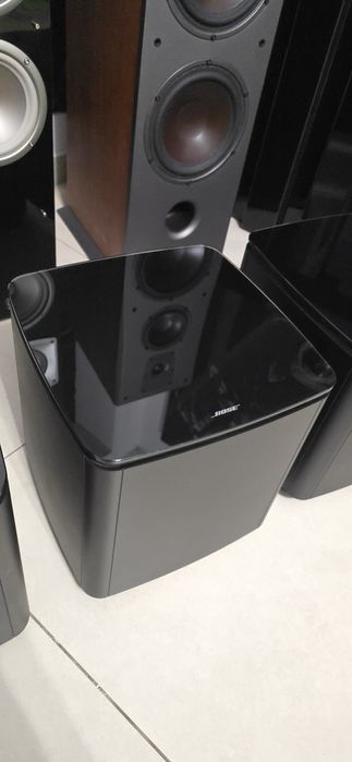 Subwoofer Bose Acoustimass 300 la fel ca Bose 700