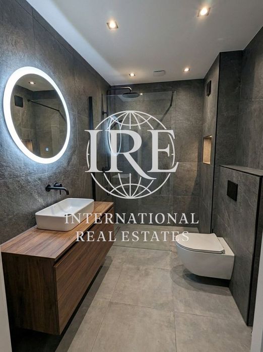 Продава се Четиристаен апартамент в Варна, Левски - 138 кв.м за 980 €/кв.м - Снимка #2