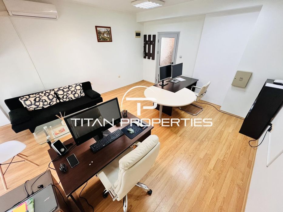 Дава се под наем Офис в Бургас, Център - 32 кв.м за 153 € - Снимка #1