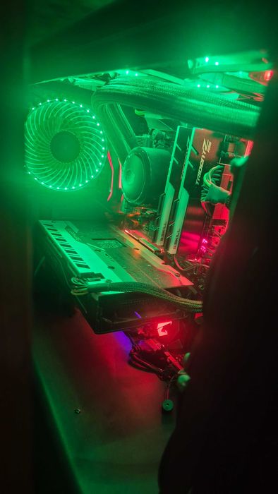 PC Gaming Ryzen 7 + RX 580 + Monitor 240Hz – Funcțional + Periferice