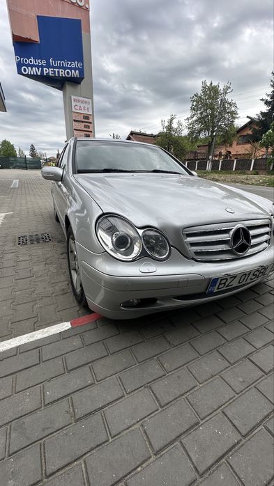 V/S Mercedess-benz c180 kompressor cu gpl