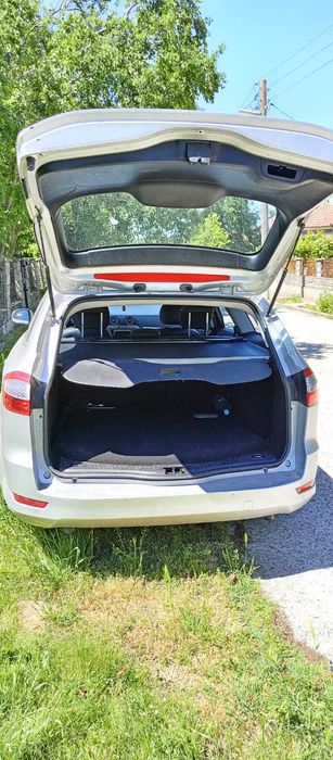 Продавам Ford в много добро състояние