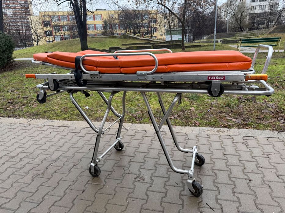 Носилка и стол за линейка