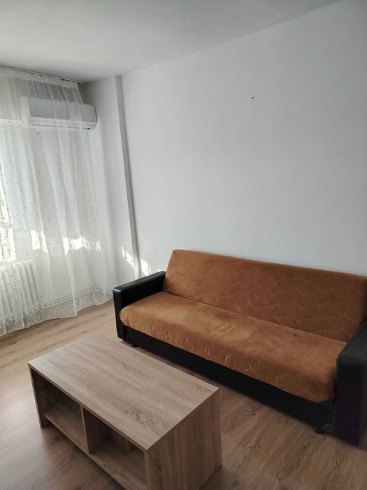 Ofer spre închiriere apartament cu 2 camere ultracentral in Reșița, 300 euro