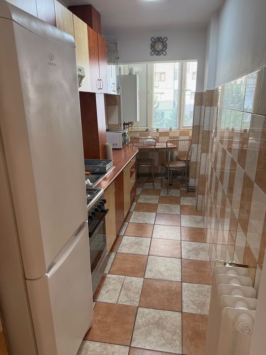 Inchiriez apartament