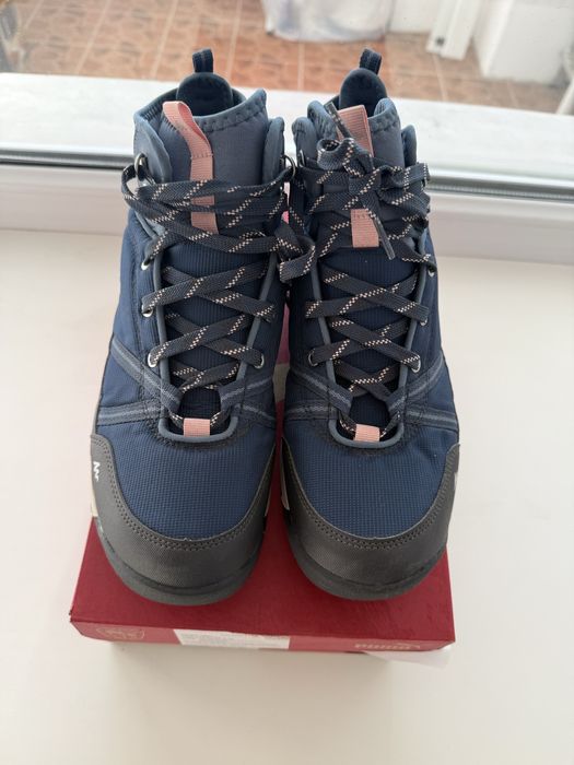 Кроссовки спортивные