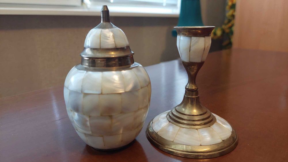 Старинни кутийка и свещник