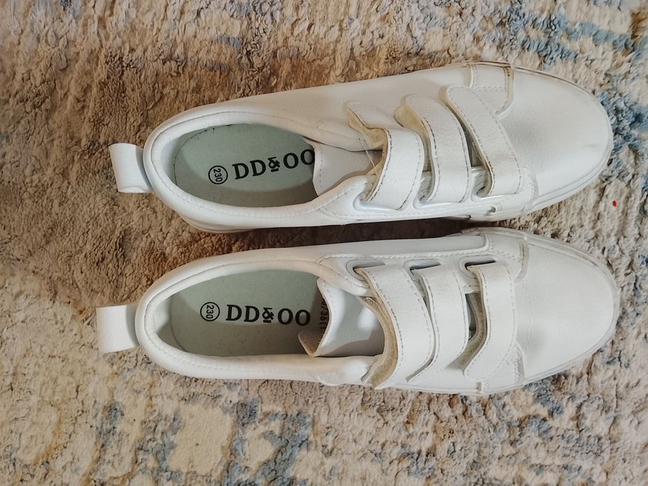 Продается женские кеды