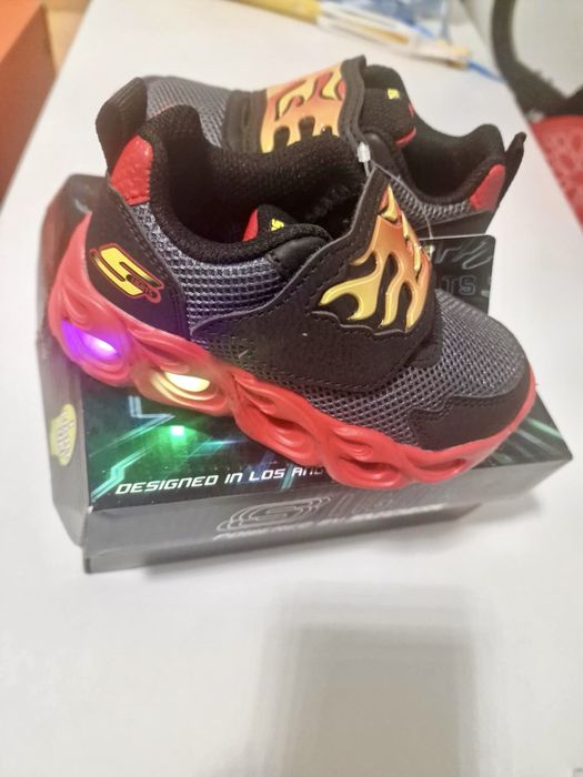 Adidasi Skechers 23 Noi