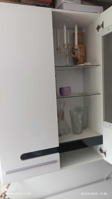 Продава се комплект салонни  мебели бял гланц