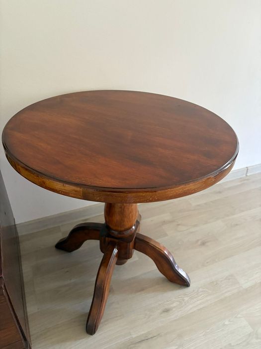 Vând masa din lemn masiv